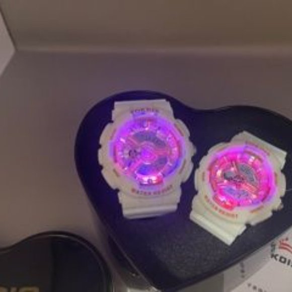 TWO New Watches  FREE Heart Shape DISPLAY CASE - Picture 13 of 16